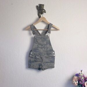 5 for $25🌈 SO brand overall short army green print girls size 7